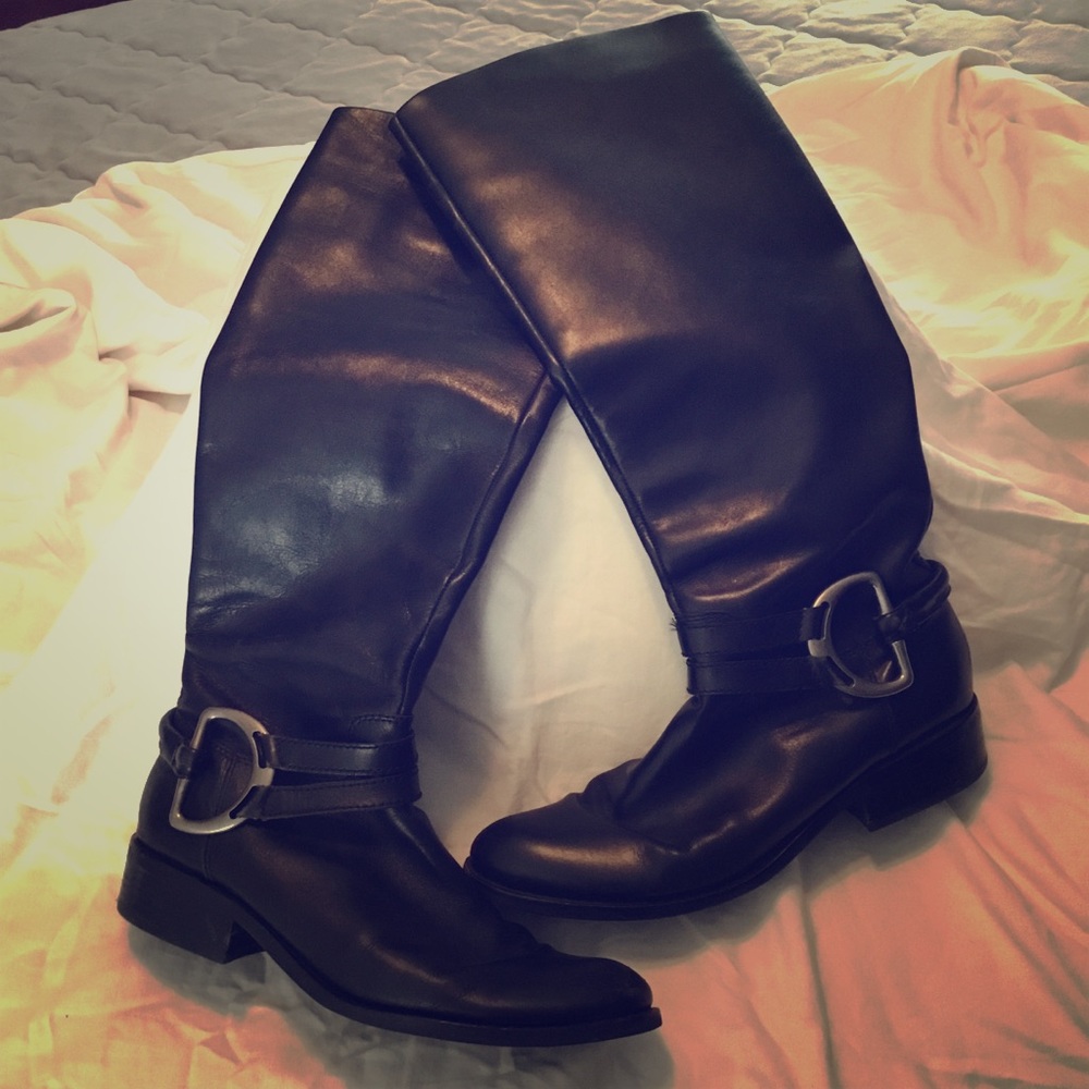 Jessica Simpson Low-Heeled Boot, Size 10.